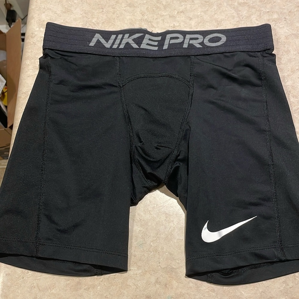 Black Nike dri fit size small. Discount on multiple just message